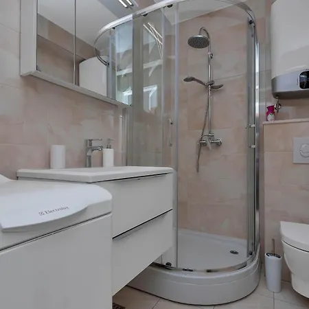 Ivan Sea View マカルスカ